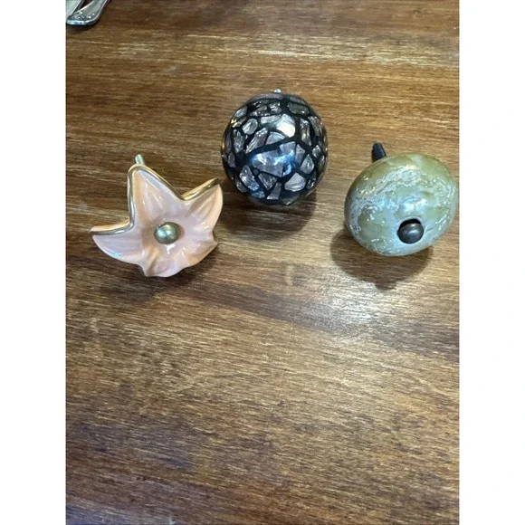 Lot of 3 Assorted Antique-Style Door Pulls/Knobs - Picture 11 of 11